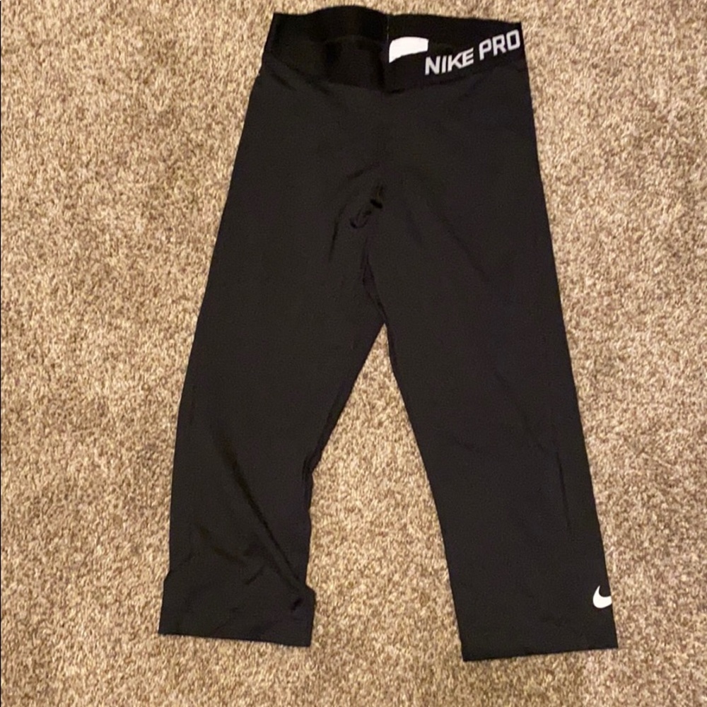 Nike pro crop leggings
